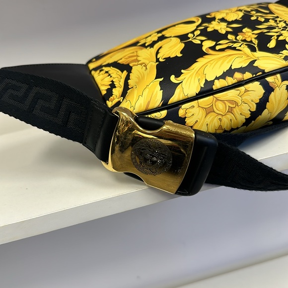 🔥🔥 Versace Baroque Fanny Pack - Picture 9 of 14